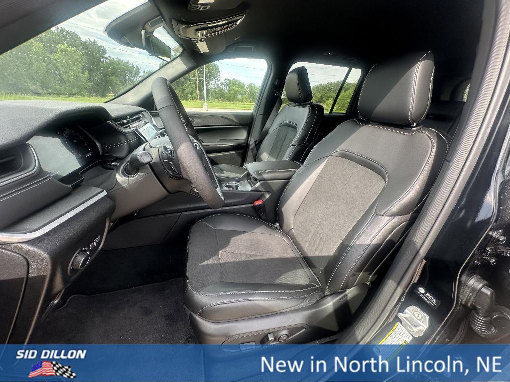 new 2025 Jeep Grand Cherokee car, priced at $42,045