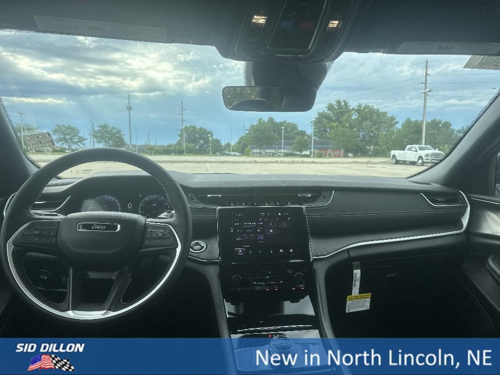 new 2025 Jeep Grand Cherokee car, priced at $42,045