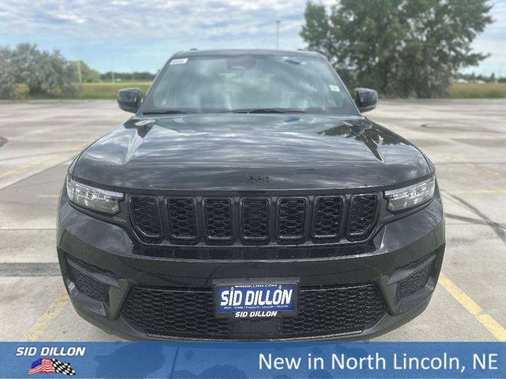 new 2025 Jeep Grand Cherokee car, priced at $42,045