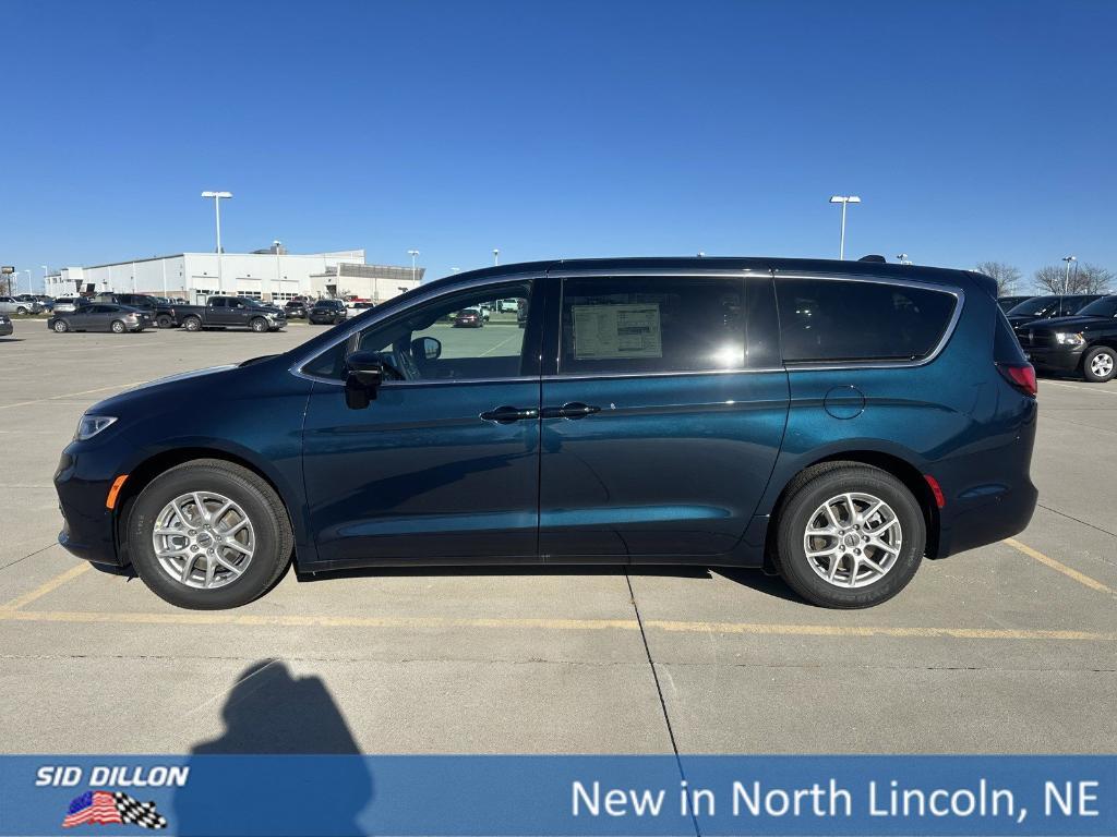 new 2025 Chrysler Pacifica car, priced at $47,565