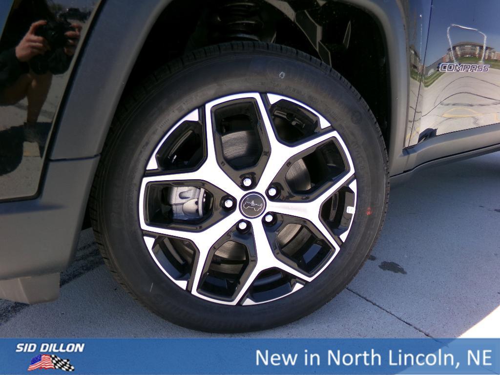 new 2025 Jeep Compass car, priced at $30,435