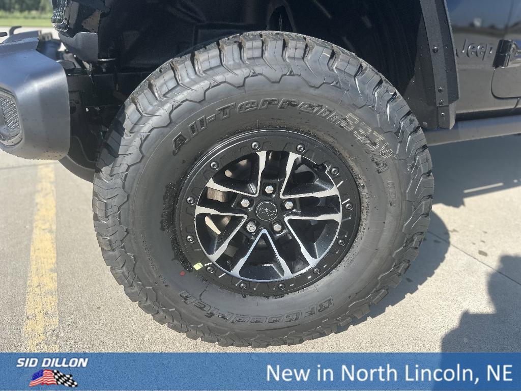 new 2025 Jeep Wrangler car, priced at $53,570