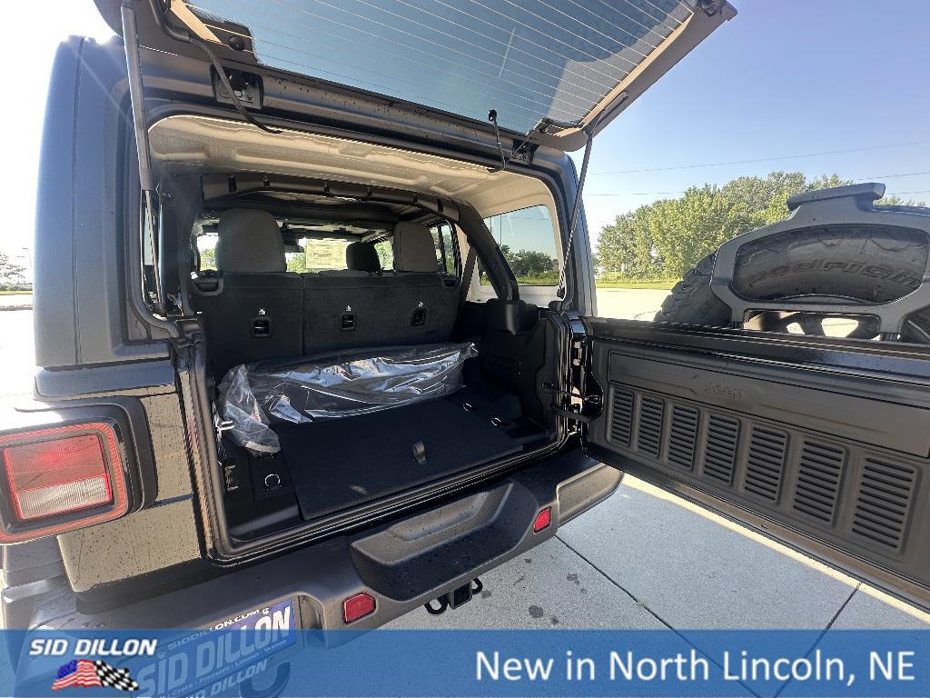 new 2025 Jeep Wrangler car, priced at $53,570