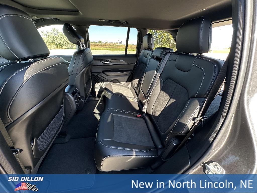 new 2025 Jeep Grand Cherokee car, priced at $41,125