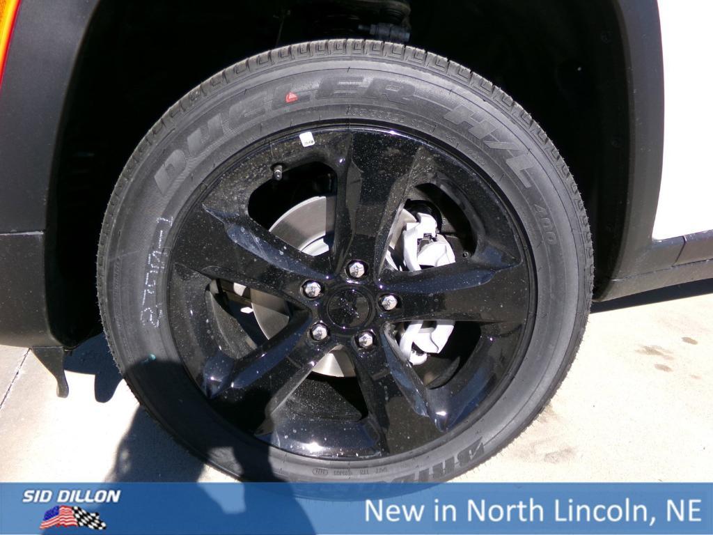 new 2025 Jeep Grand Cherokee car, priced at $41,580
