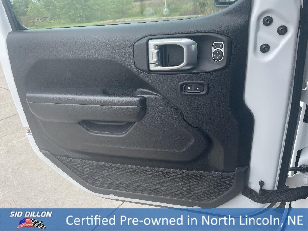 used 2021 Jeep Gladiator car, priced at $33,491