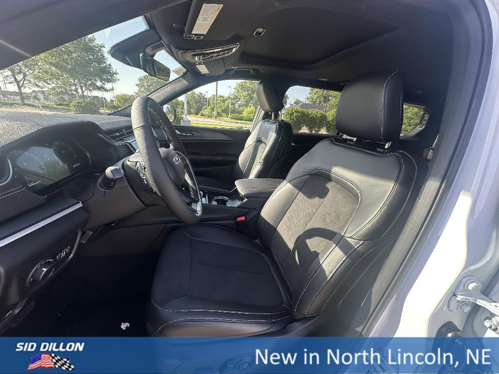 new 2025 Jeep Grand Cherokee car, priced at $41,760