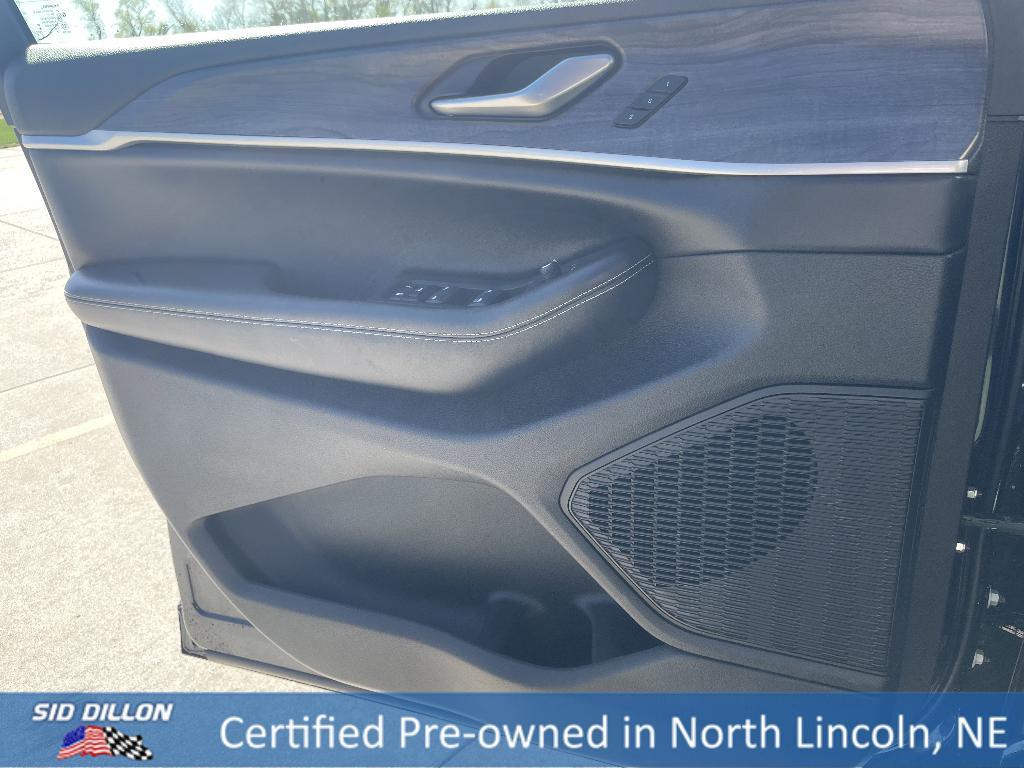used 2024 Jeep Grand Cherokee car, priced at $40,991