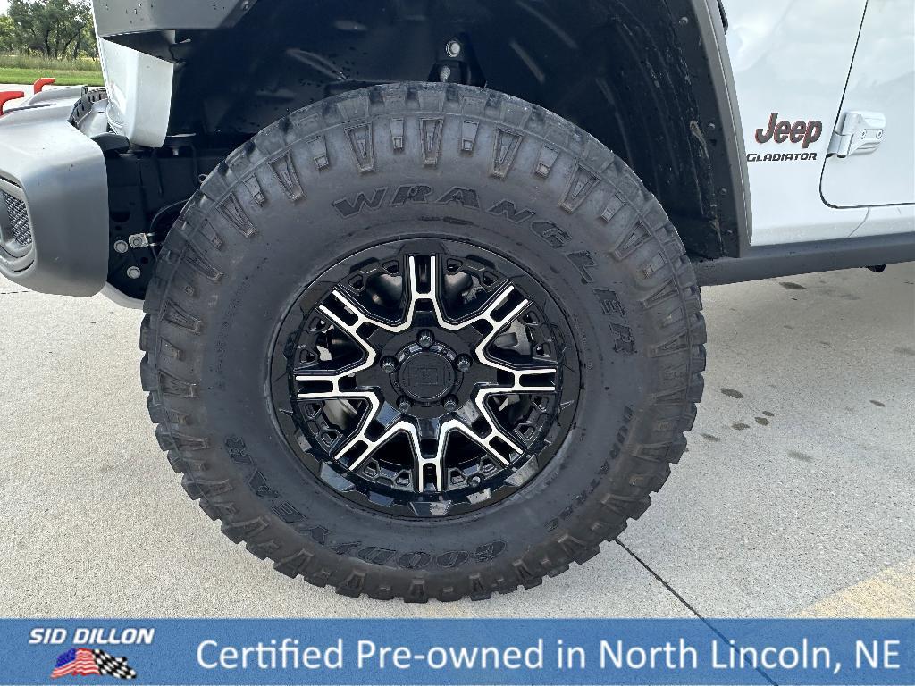 used 2022 Jeep Gladiator car, priced at $40,694
