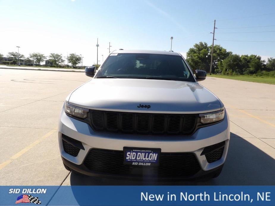 new 2024 Jeep Grand Cherokee car, priced at $41,175