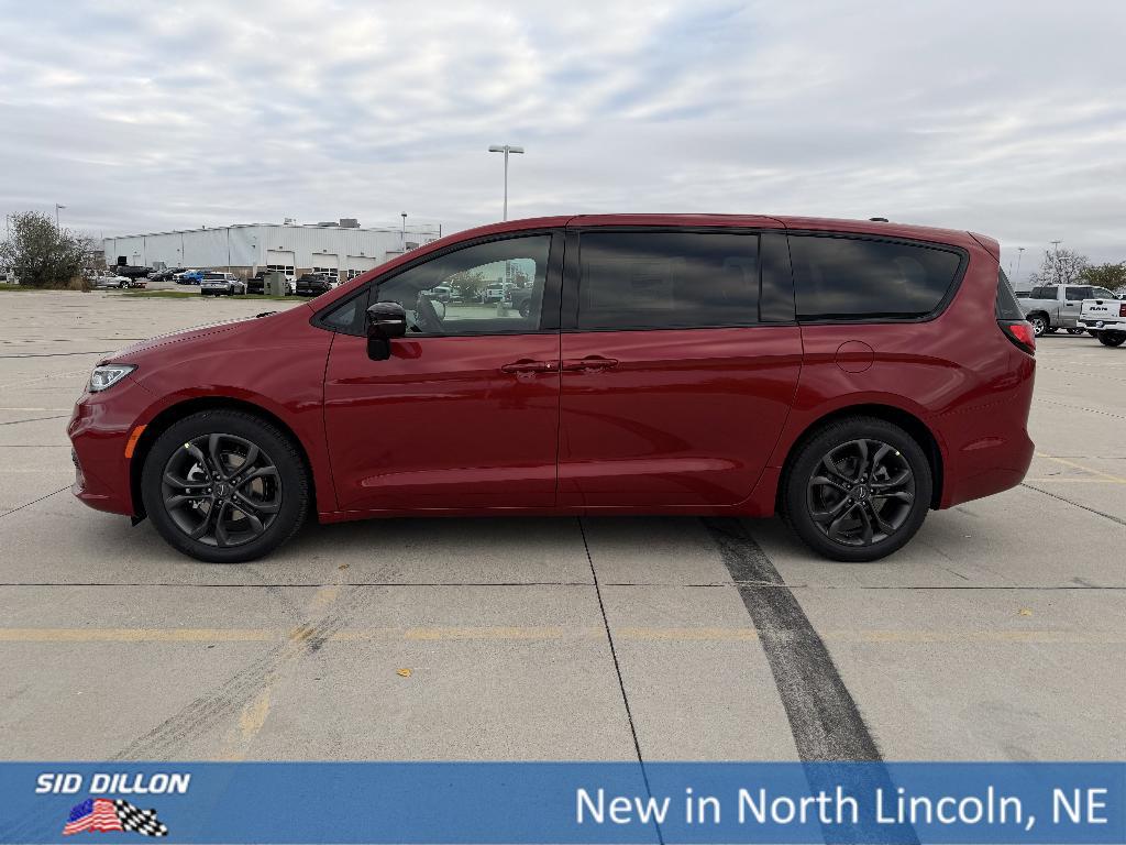 new 2026 Chrysler Pacifica car, priced at $42,060