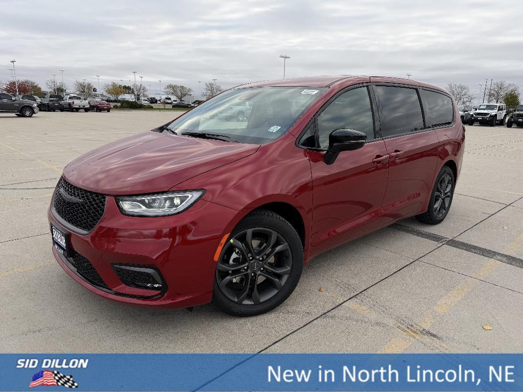 new 2026 Chrysler Pacifica car, priced at $42,060