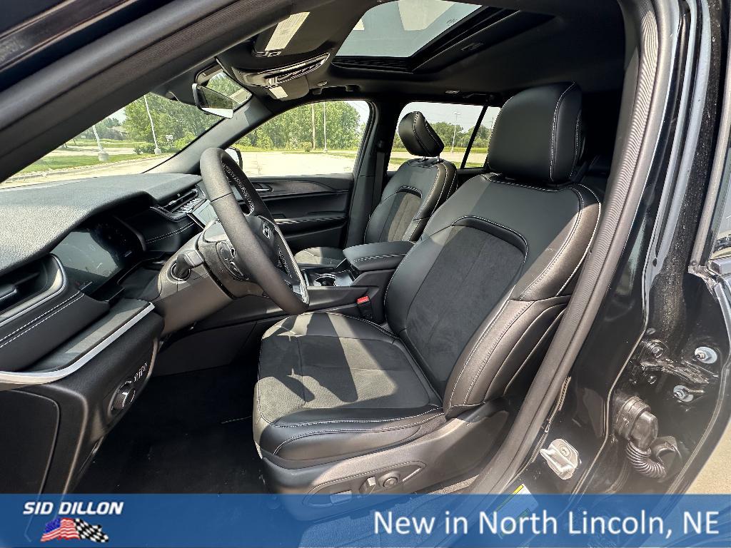 new 2025 Jeep Grand Cherokee car, priced at $42,355