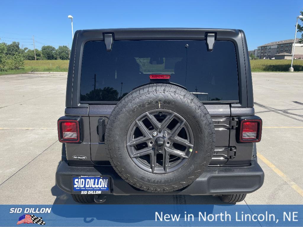 new 2025 Jeep Wrangler car, priced at $45,304