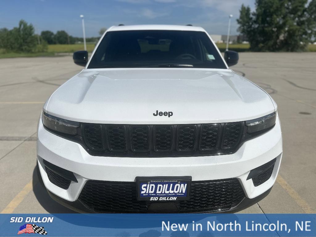 new 2025 Jeep Grand Cherokee car, priced at $40,760