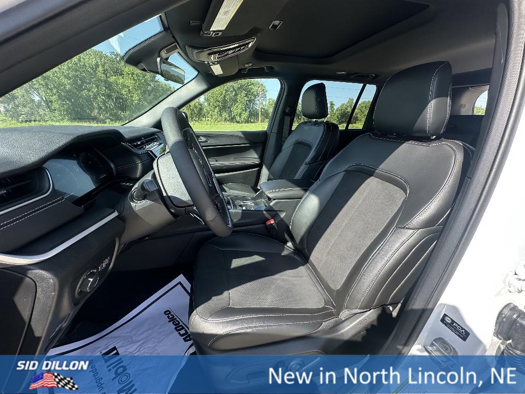 new 2025 Jeep Grand Cherokee car, priced at $40,760