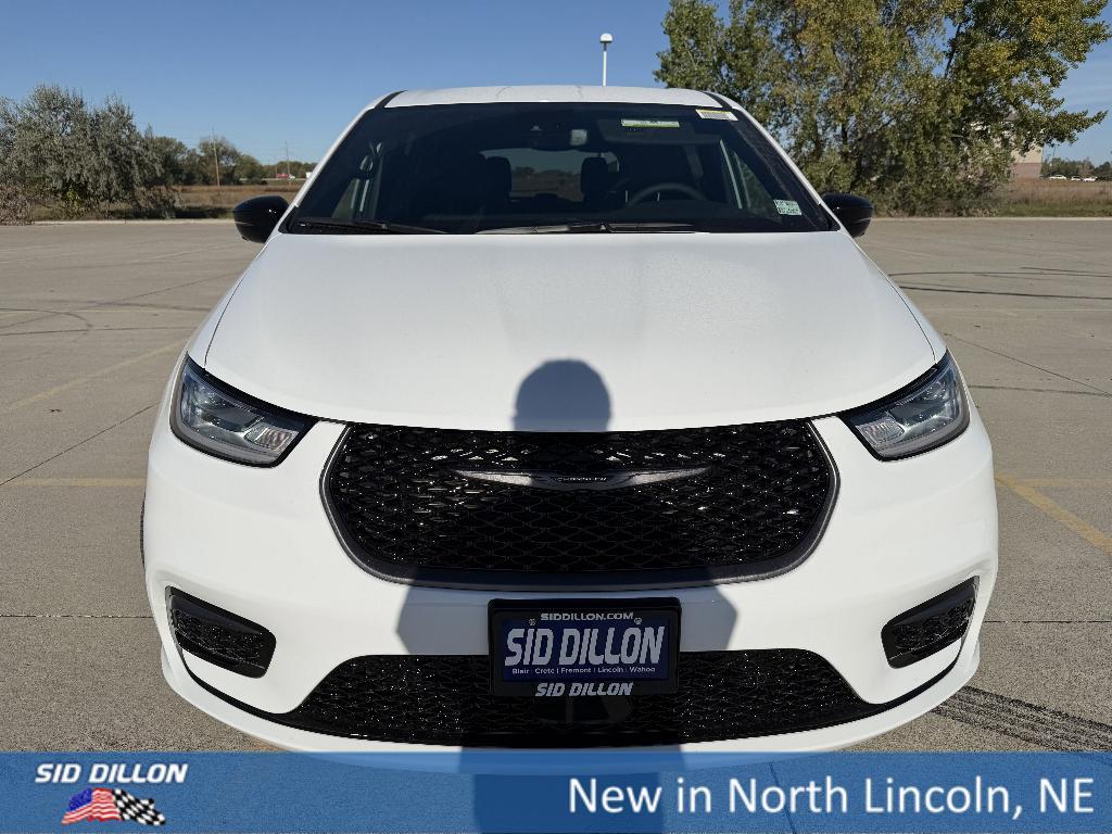 new 2026 Chrysler Pacifica car, priced at $40,565