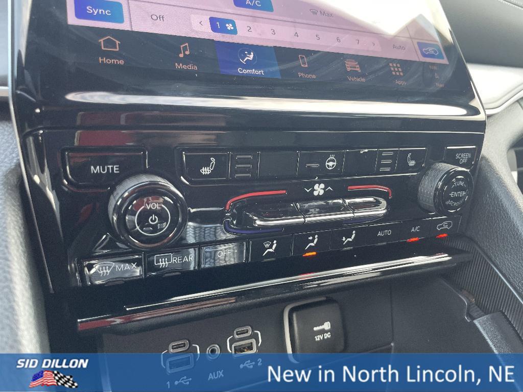 new 2025 Jeep Grand Cherokee car, priced at $42,245