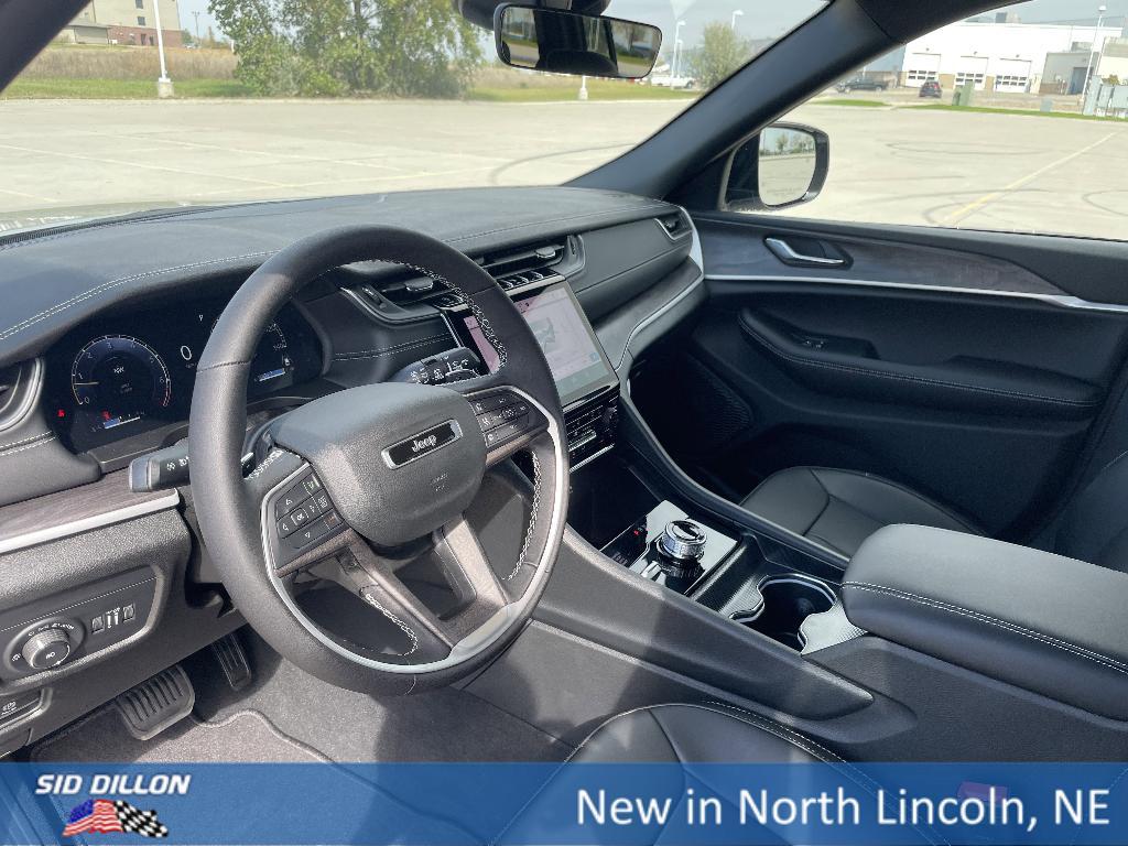 new 2025 Jeep Grand Cherokee car, priced at $42,245