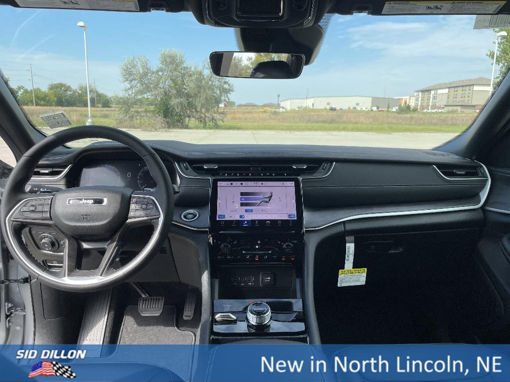 new 2025 Jeep Grand Cherokee car, priced at $42,245