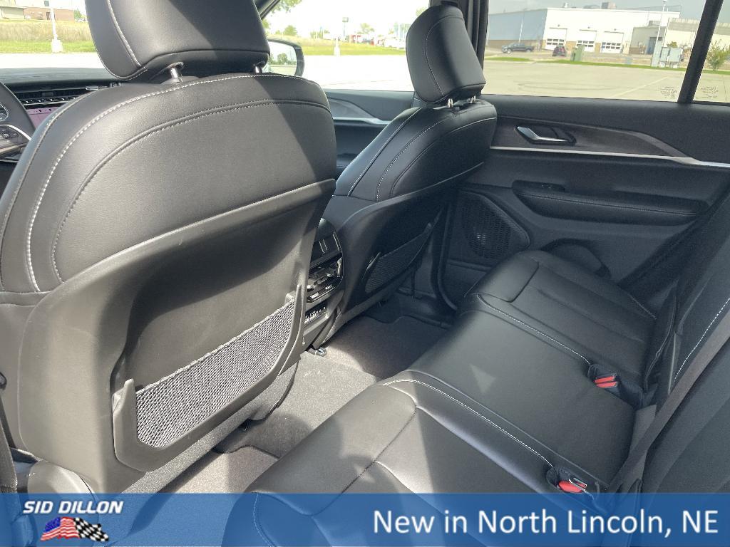 new 2025 Jeep Grand Cherokee car, priced at $42,245