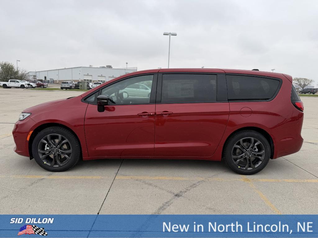 new 2026 Chrysler Pacifica car, priced at $45,555
