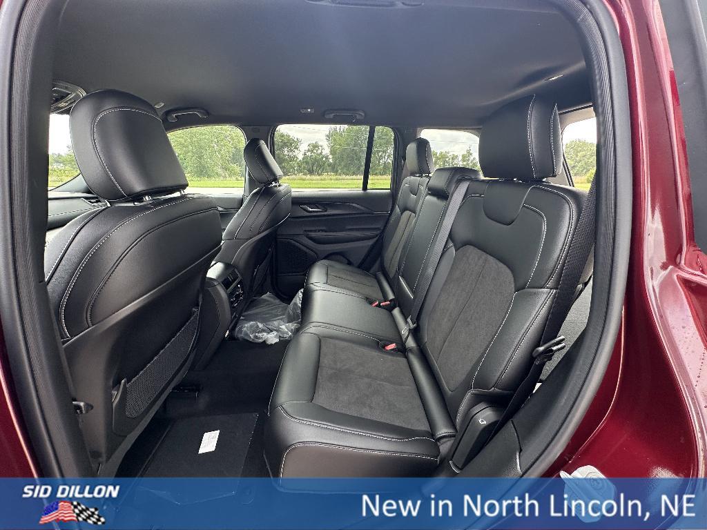 new 2025 Jeep Grand Cherokee car, priced at $42,125