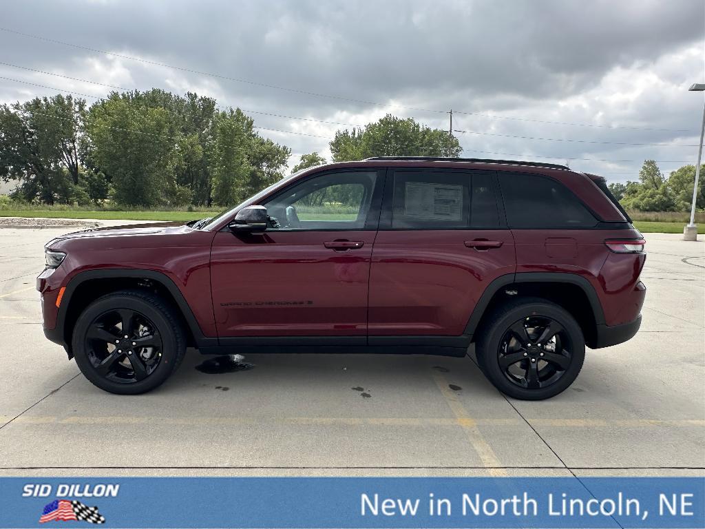 new 2025 Jeep Grand Cherokee car, priced at $42,125