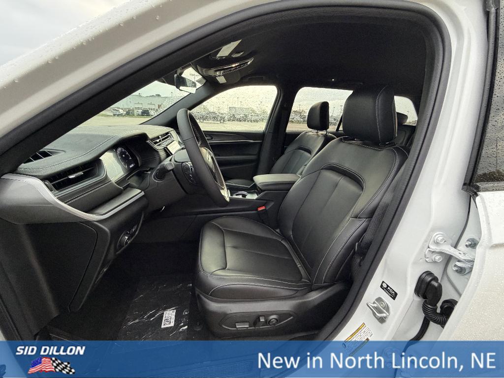 new 2025 Jeep Grand Cherokee car, priced at $41,650