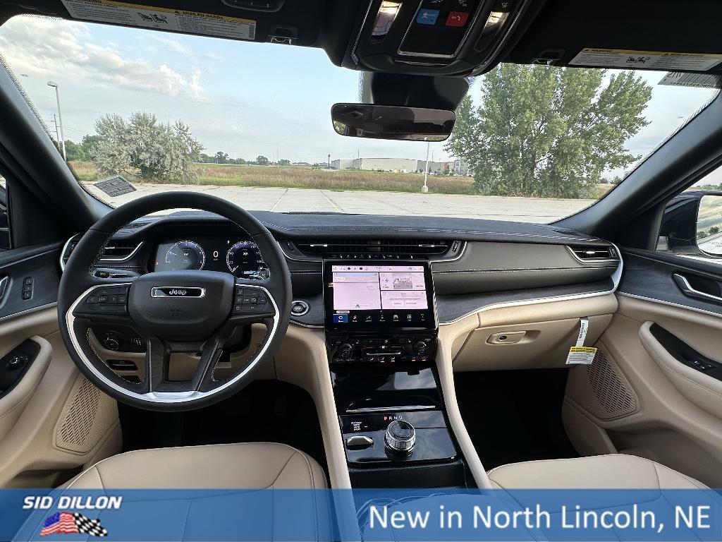 new 2025 Jeep Grand Cherokee car, priced at $41,650