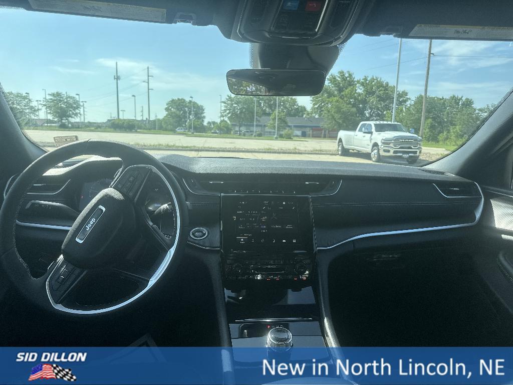 new 2025 Jeep Grand Cherokee car, priced at $41,045