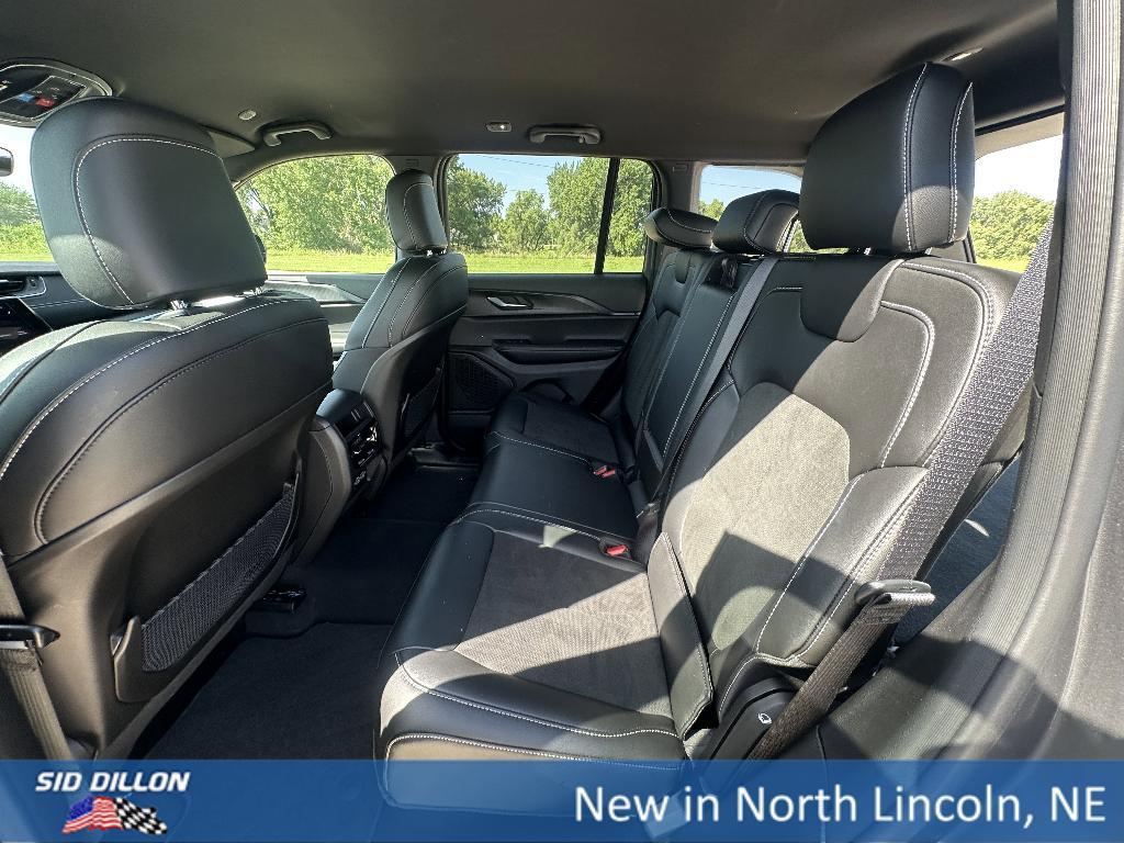 new 2025 Jeep Grand Cherokee car, priced at $41,045