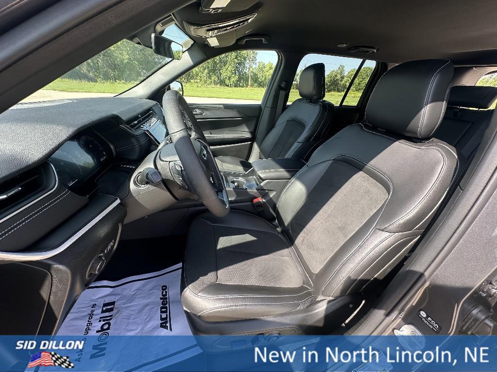 new 2025 Jeep Grand Cherokee car, priced at $41,045