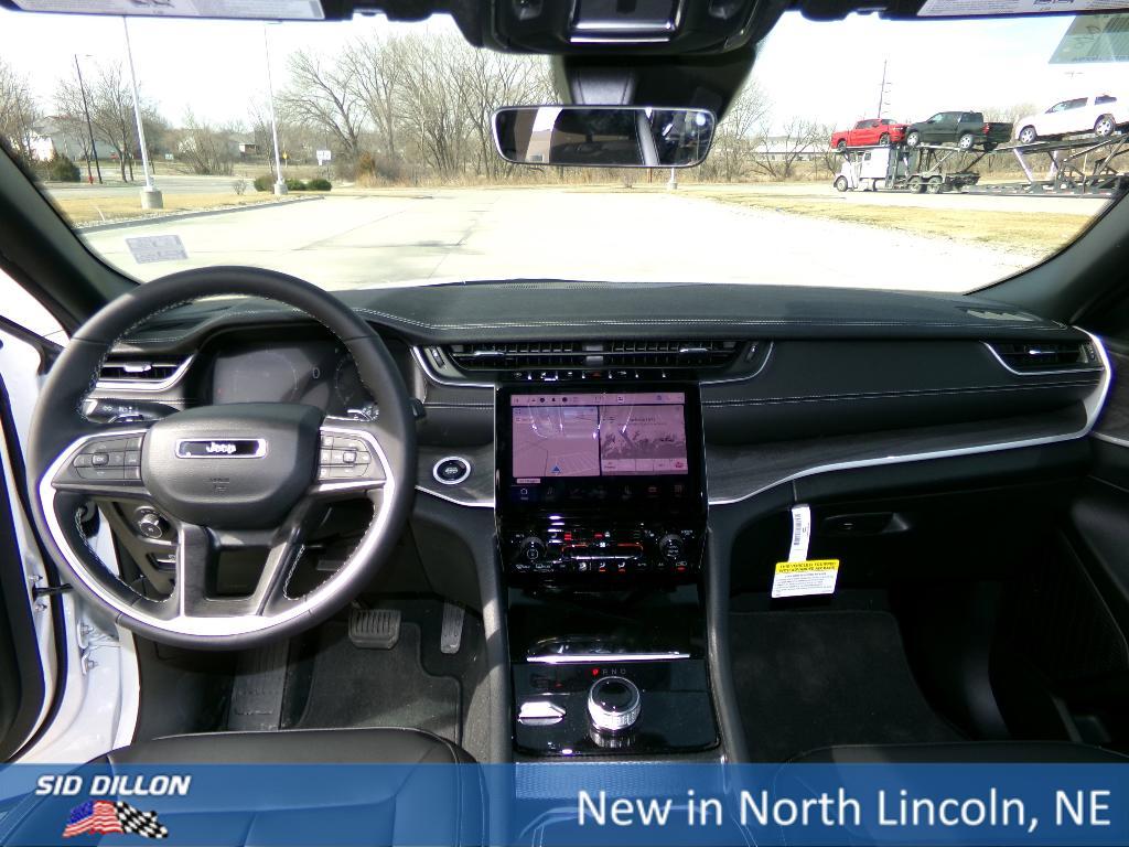 new 2025 Jeep Grand Cherokee car, priced at $42,825