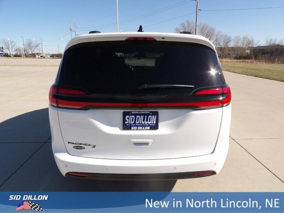 new 2024 Chrysler Pacifica car, priced at $49,295