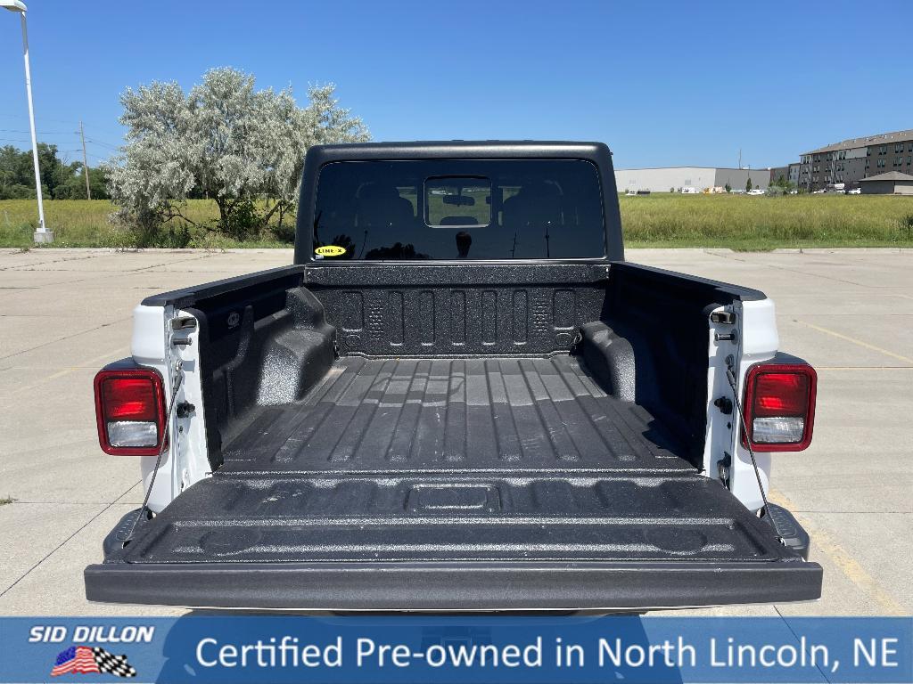 used 2021 Jeep Gladiator car, priced at $35,494