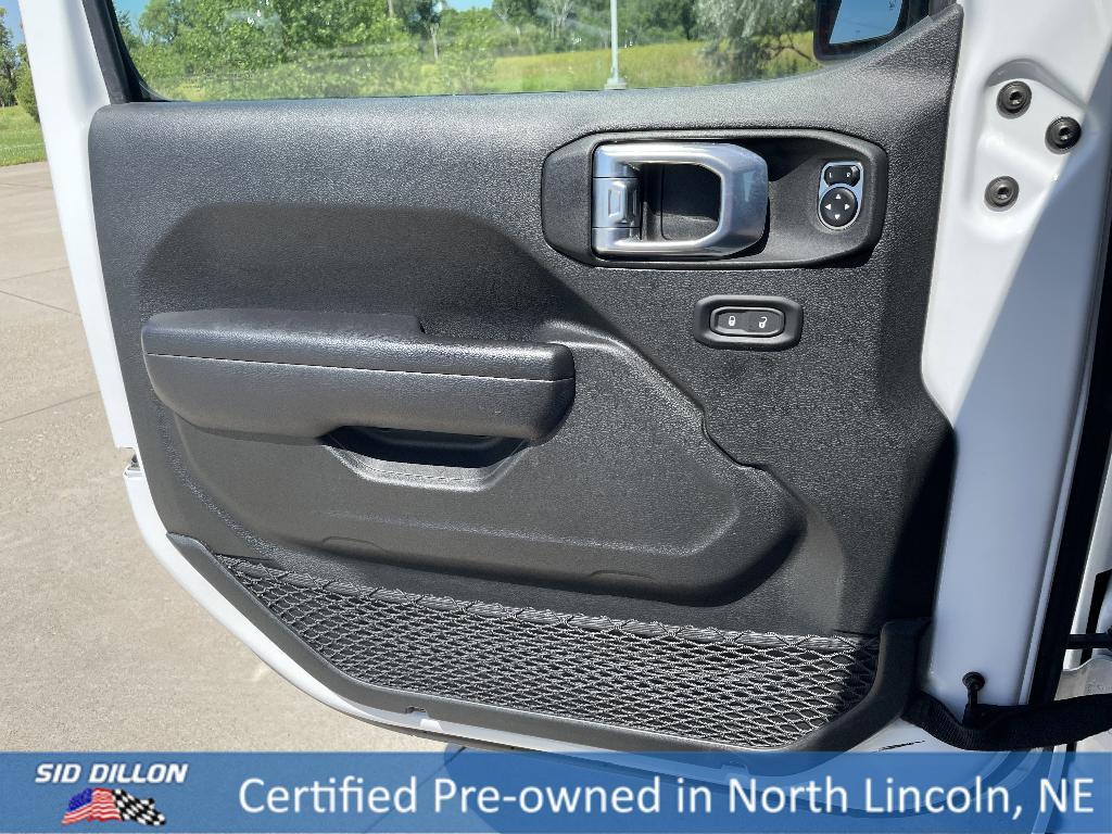 used 2021 Jeep Gladiator car, priced at $35,494