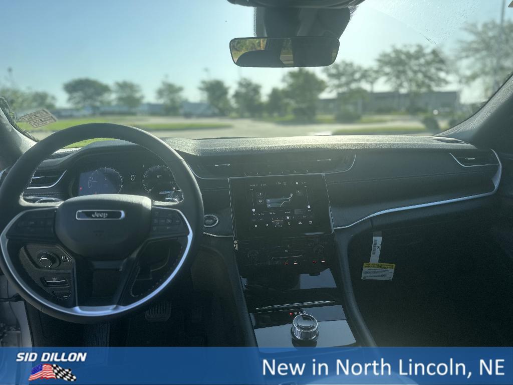 new 2025 Jeep Grand Cherokee car, priced at $42,355