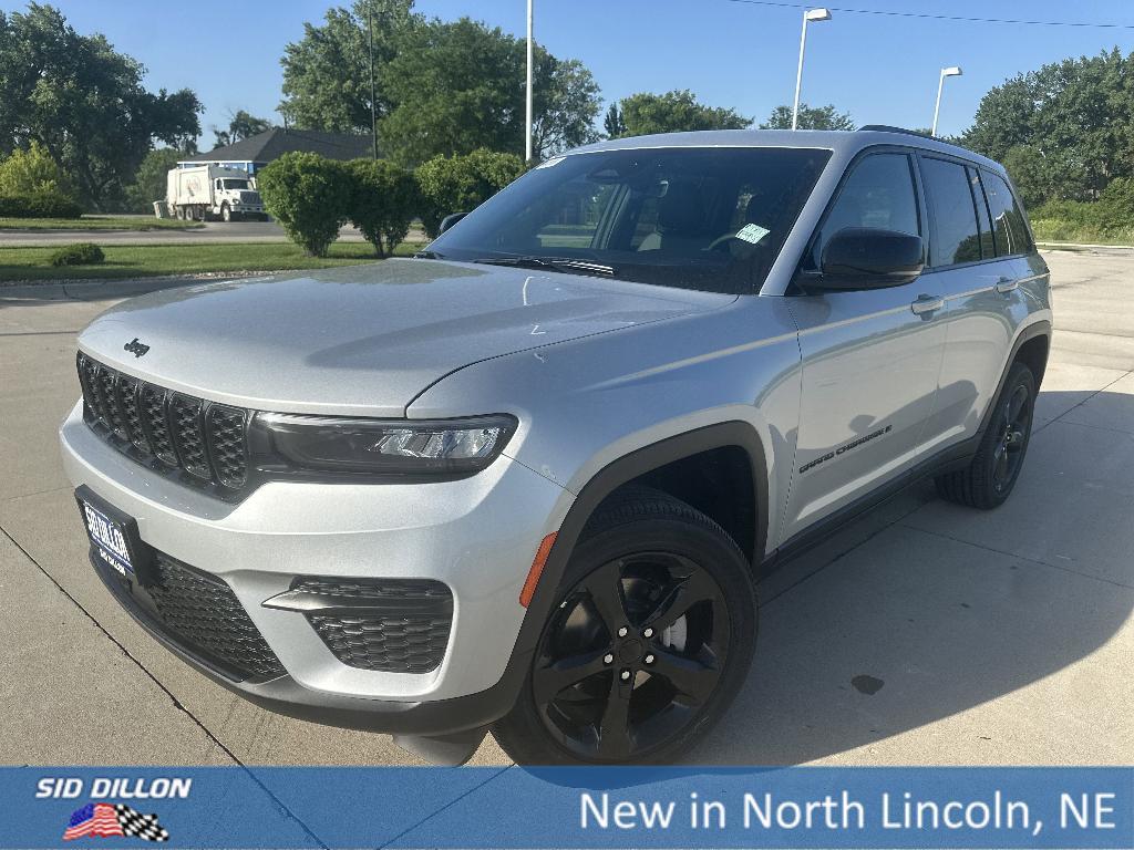 new 2025 Jeep Grand Cherokee car, priced at $42,355