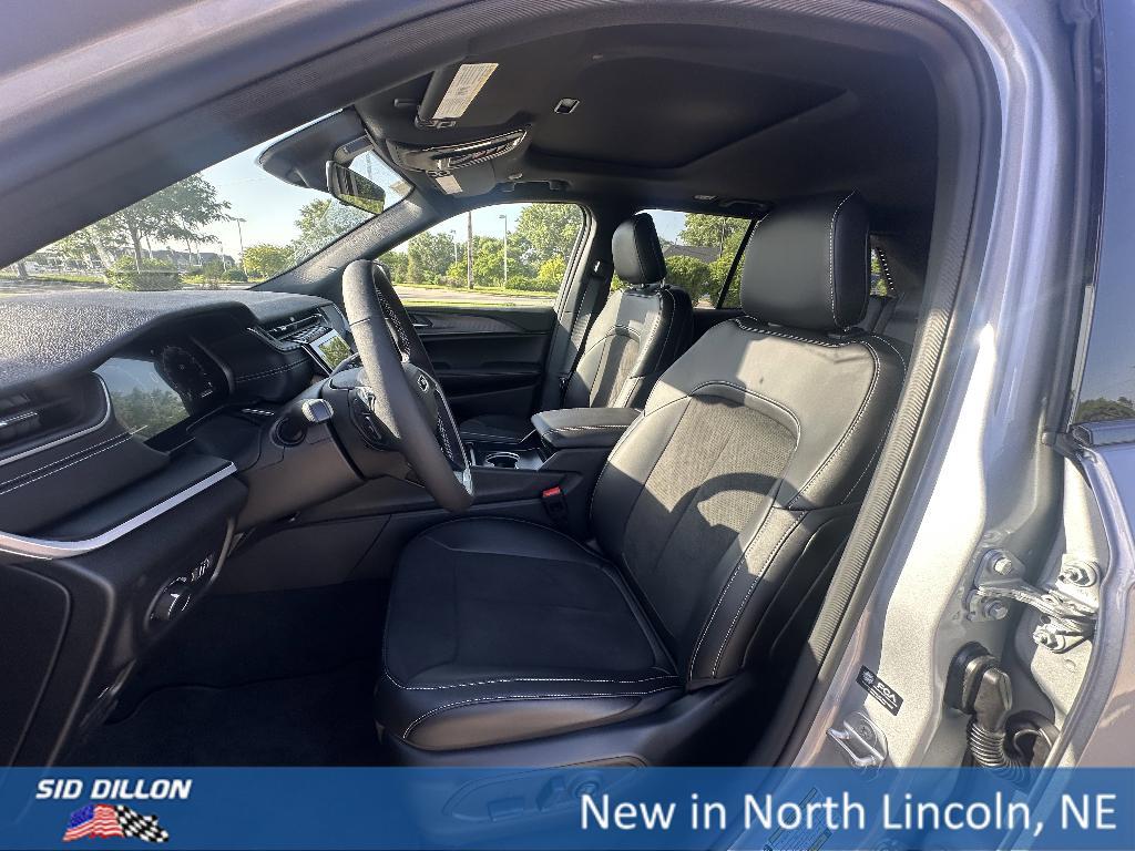 new 2025 Jeep Grand Cherokee car, priced at $42,355