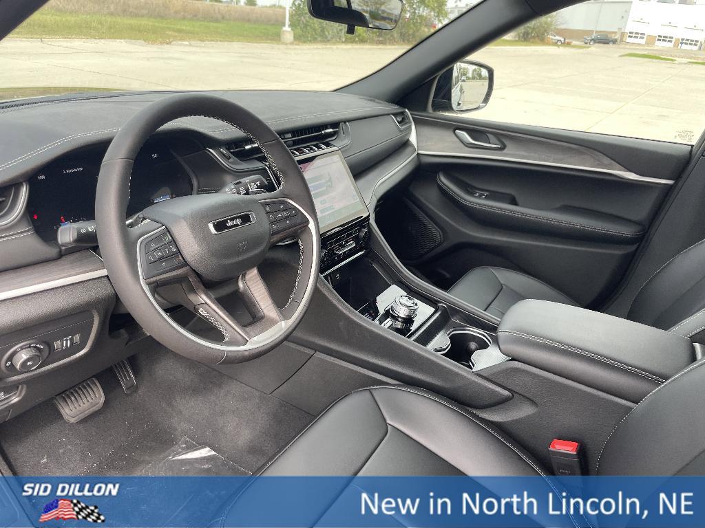 new 2025 Jeep Grand Cherokee car, priced at $42,245