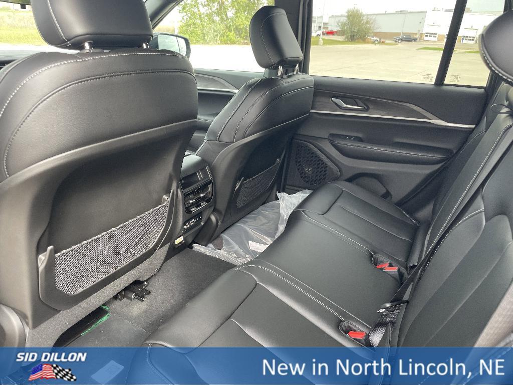 new 2025 Jeep Grand Cherokee car, priced at $42,245