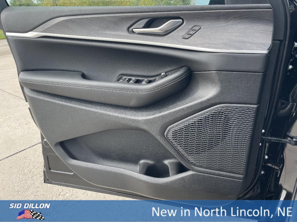 new 2025 Jeep Grand Cherokee car, priced at $42,245