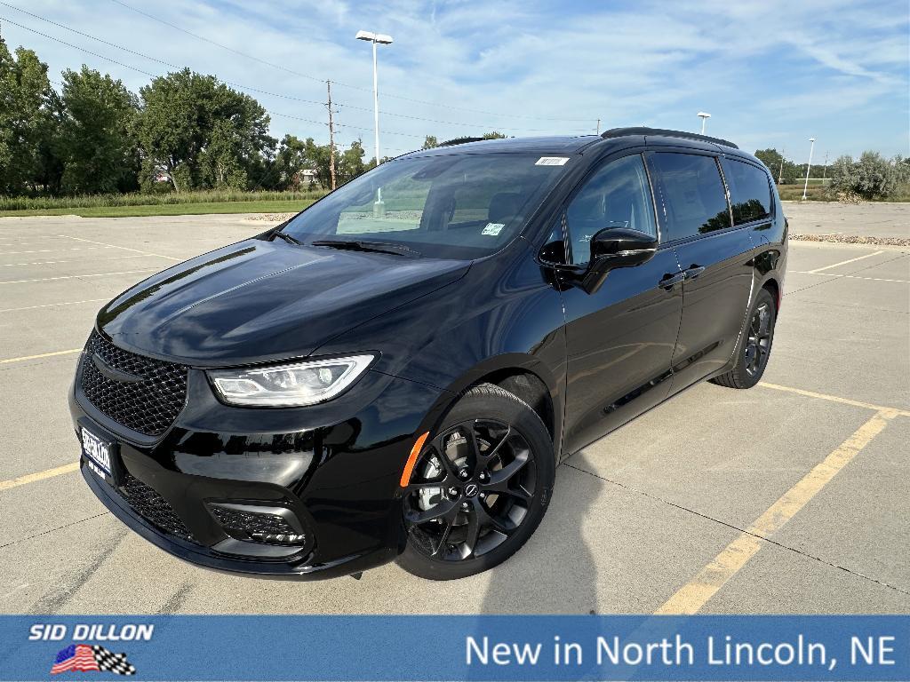 new 2026 Chrysler Pacifica car, priced at $49,660