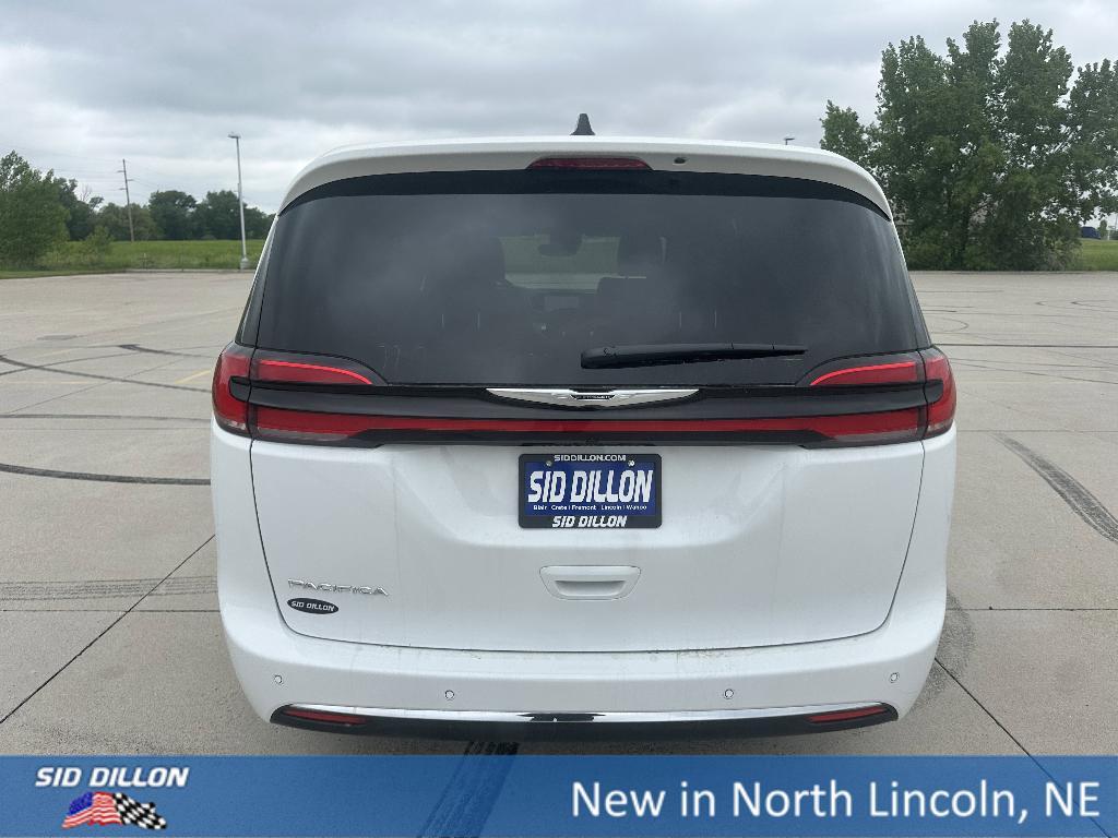 new 2025 Chrysler Pacifica car, priced at $41,752