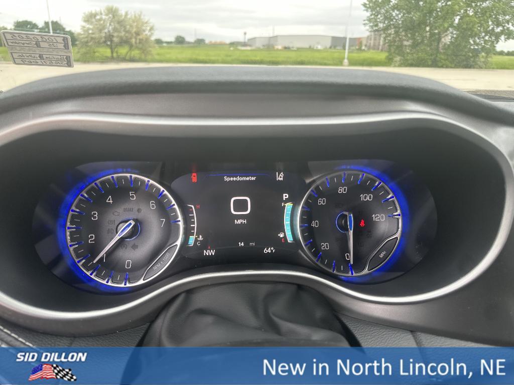 new 2025 Chrysler Pacifica car, priced at $41,752