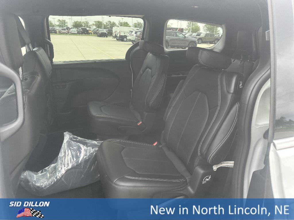 new 2025 Chrysler Pacifica car, priced at $41,752