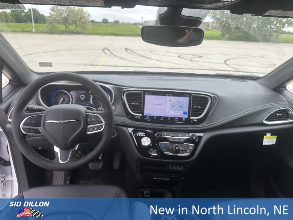 new 2025 Chrysler Pacifica car, priced at $41,752
