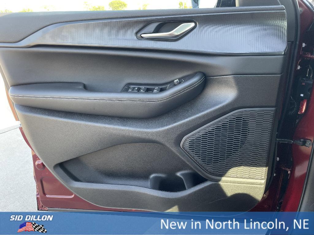 new 2025 Jeep Grand Cherokee car, priced at $42,625