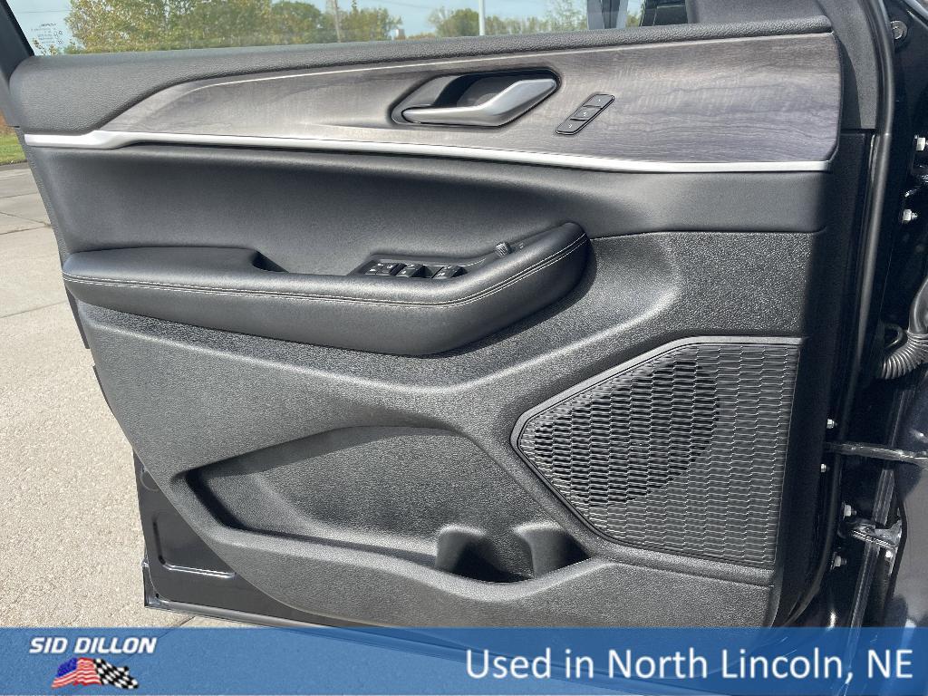 used 2023 Jeep Grand Cherokee car, priced at $32,493